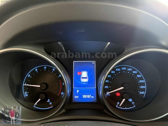 AURİS 1.6 BENZİNLİ OTOMATİK CAM TAVANLI