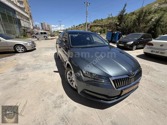 2020 MODEL CAM TAVANLI HATASIZ BOYASIZ HASAR KAYITSIZ 95 BİN KM