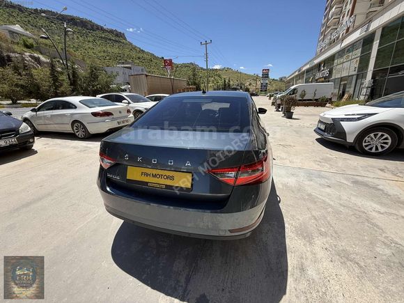 2020 MODEL CAM TAVANLI HATASIZ BOYASIZ HASAR KAYITSIZ 95 BİN KM