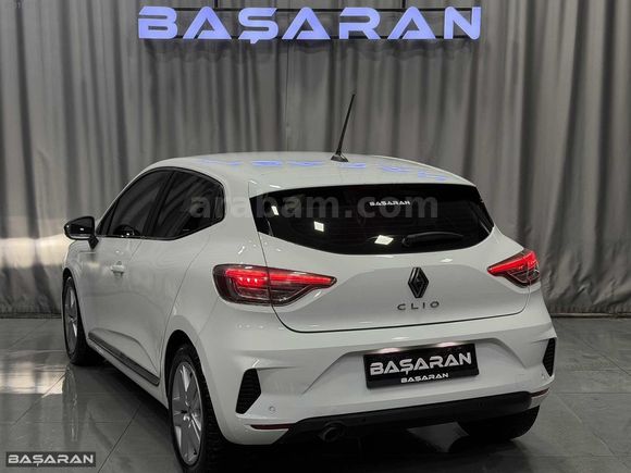 BAŞARAN'DAN HATASIZ 2023 CLİO 1.0 TCE EVO 300.000 PEŞİNATLA