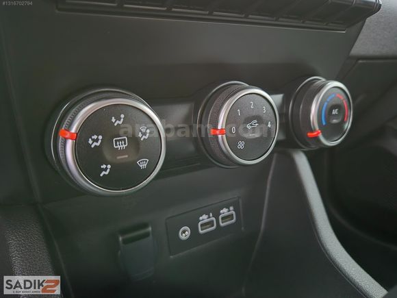SADIK2'DEN 2024 RENAULT CLIO EVOLUTION 1.0 X-TRONIC 90 BG