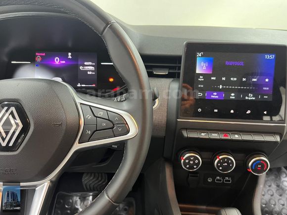 YÜCELER OTO'DAN 2024 MODEL RENAULT CLİO EVOLUTİON KDV%20 HATASIZ