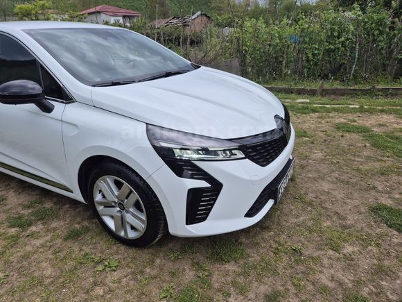 2024 CLİO 1.0 TCE OTOMATİK VİTES 27 BİN KM'DE CAM GİBİ