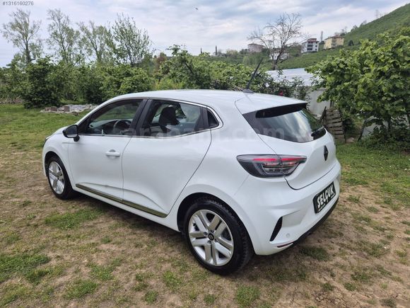 2024 CLİO 1.0 TCE OTOMATİK VİTES 27 BİN KM'DE CAM GİBİ
