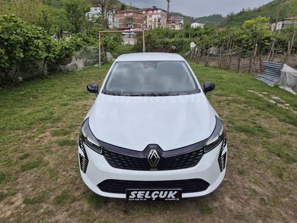 2024 CLİO 1.0 TCE OTOMATİK VİTES 27 BİN KM'DE CAM GİBİ