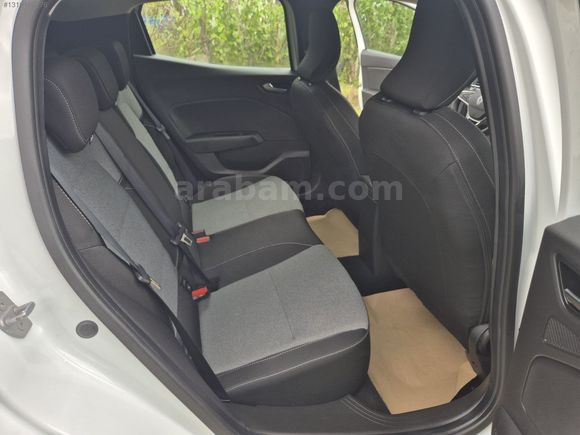 2024 CLİO 1.0 TCE OTOMATİK VİTES 27 BİN KM'DE CAM GİBİ