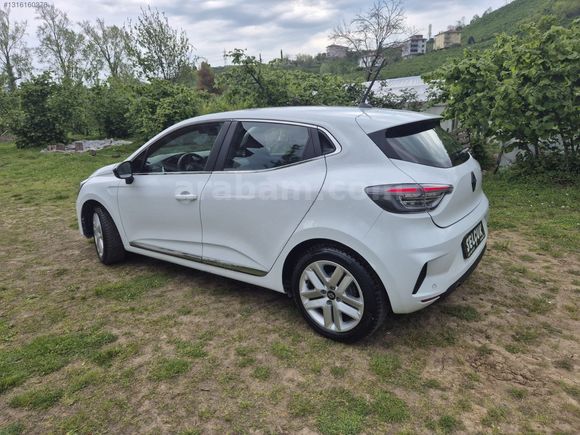 2024 CLİO 1.0 TCE OTOMATİK VİTES 27 BİN KM'DE CAM GİBİ