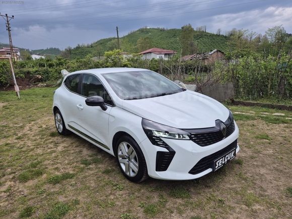 2024 CLİO 1.0 TCE OTOMATİK VİTES 27 BİN KM'DE CAM GİBİ