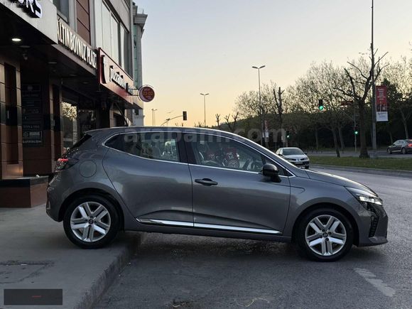 2025 RENAULT CLIO 1.0 TCE EVOLUTION 25.000 KM HATASIZ BOYASIZ