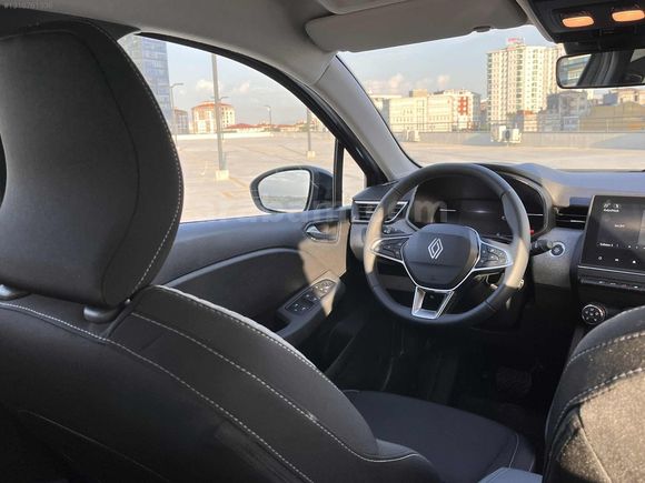 2025 RENAULT CLIO 1.0TCe EVOLOTİON %20 FATURALI HATASIZ