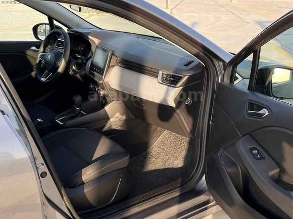 2025 RENAULT CLIO 1.0TCe EVOLOTİON %20 FATURALI HATASIZ