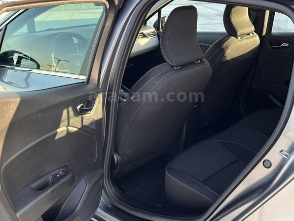 2025 RENAULT CLIO 1.0TCe EVOLOTİON %20 FATURALI HATASIZ