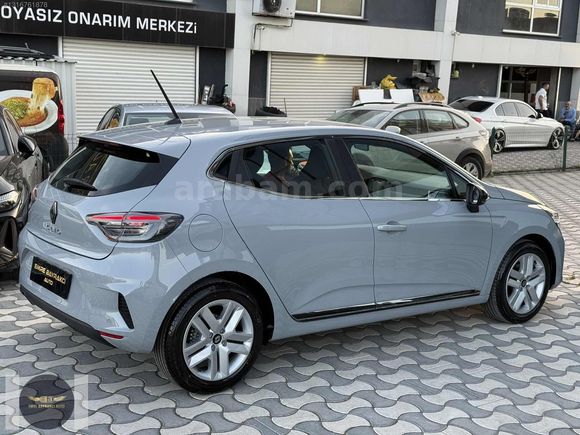 2025 RENAULT CLIO 1.0 TCE 90 BG GSR LI EVOLUTION BOYASZ 6.100 KM