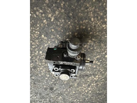 0445010250 Renault master mazot pompası