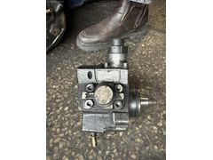 0445010250 Renault master mazot pompası