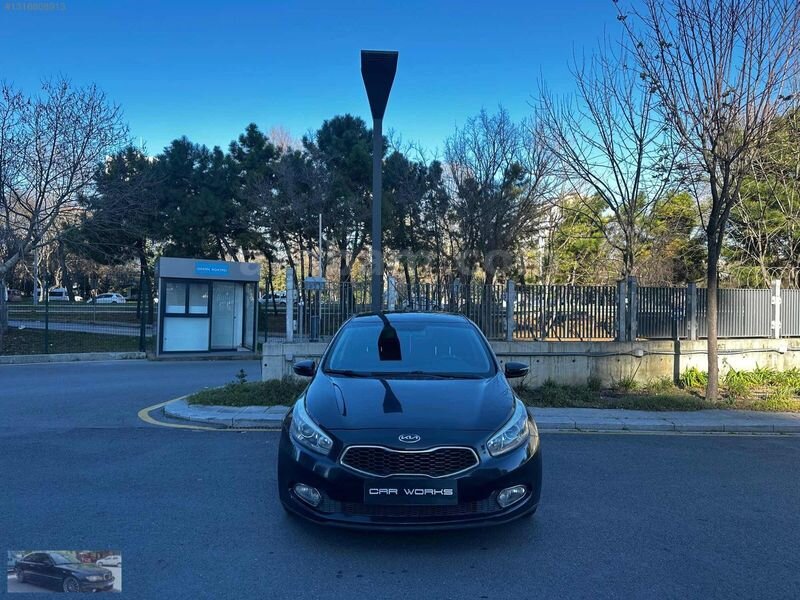 Galeriden Kia Ceed 1.6 CRDi Concept 2012 Model İstanbul 289.000 km Siyah