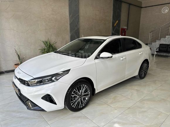 2022 KİA CERATO 1.6MPI PRESTİGE SUNROF//XENON 4 KOLTUK ISITMA