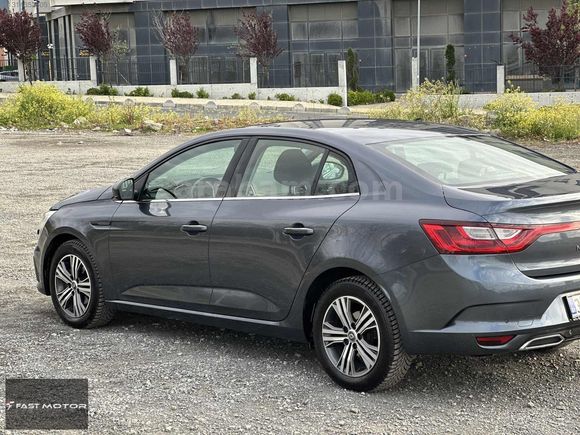 2022 MEGANE 90.000 KM'DE HATASIZ SERVİS BAKIMLI