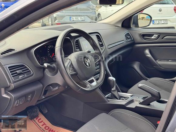 2023 ÇIKIŞLI MEGANE TOUCH OTOMATİK 92 BİN KM'DE ORJİNAL