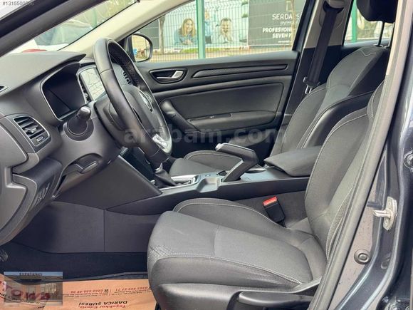 2023 ÇIKIŞLI MEGANE TOUCH OTOMATİK 92 BİN KM'DE ORJİNAL