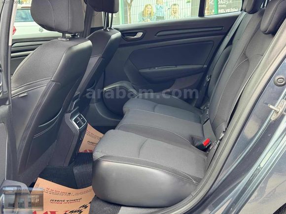 2023 ÇIKIŞLI MEGANE TOUCH OTOMATİK 92 BİN KM'DE ORJİNAL