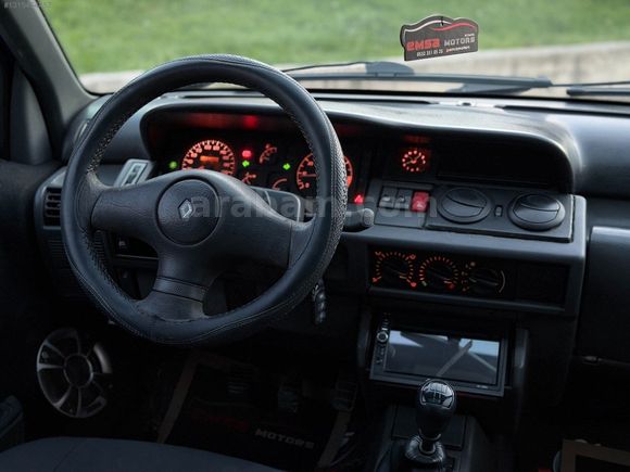 EMSA MOTORSTAN 1998 Renault Clio 1.4 RT