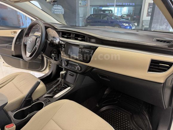ERTEK'DEN 2015 COROLLA OTOMATİK BAKIMLI 0 MUAYNE AİLE ARACI