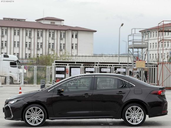 DEMİRBAĞ AUTO'DAN 2019 MODEL 94 bin km de 1.6 COROLLA