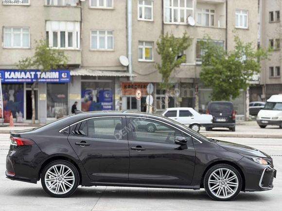 DEMİRBAĞ AUTO'DAN 2019 MODEL 94 bin km de 1.6 COROLLA
