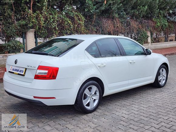 AKADEMİ AUTO DAN OTOMATİK 2019 cıkışlı OCTAVİA OPTİMAL PAKET