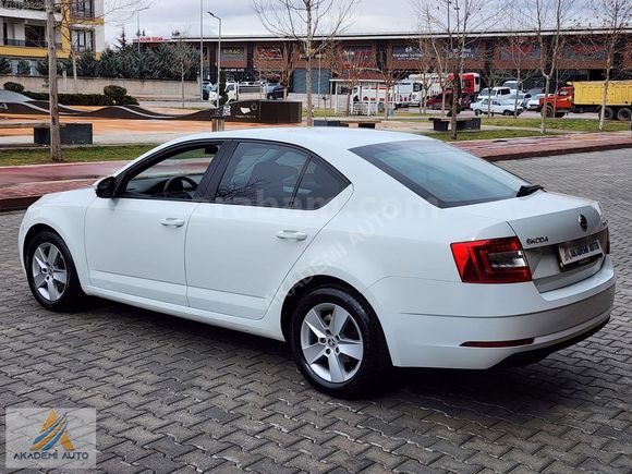 AKADEMİ AUTO DAN OTOMATİK 2019 cıkışlı OCTAVİA OPTİMAL PAKET