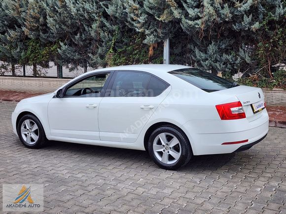 AKADEMİ AUTO DAN OTOMATİK 2019 cıkışlı OCTAVİA OPTİMAL PAKET