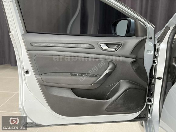 GALERİ 3S'DEN 2024 RENAULT MEGANE 1.3 TCE TOUCH 20'BİNDE HATASIZ