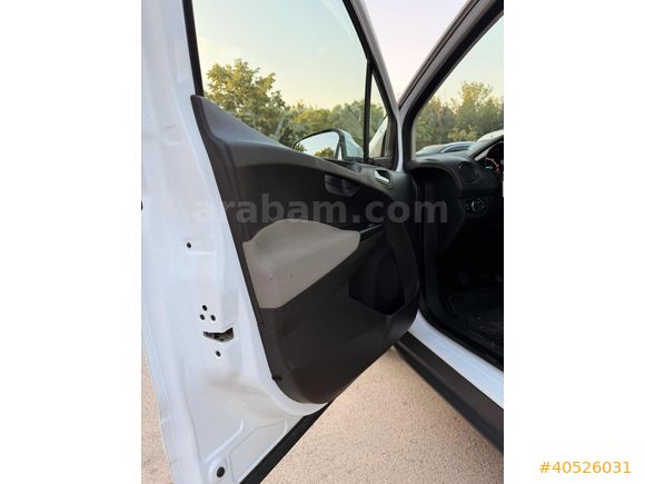 ORJİNAL BİNEK OTOMOBİL RUHSATLI SERVİS BAKIMLI %20 FATURALI