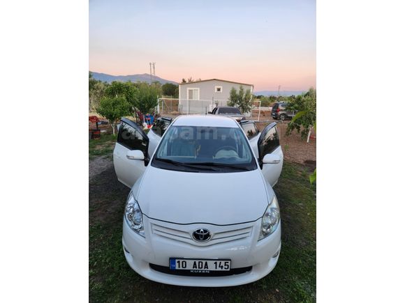 Sahibinden Toyota Auris 1.4 D-4D Comfort Extra 2012 Model