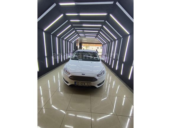 TEMİZ AİLE ARABASI FORD FOCUS TREND X