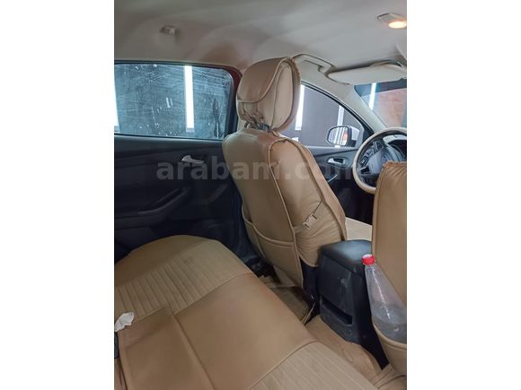 TEMİZ AİLE ARABASI FORD FOCUS TREND X