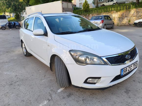 Sahibinden Kia Ceed 1.6 CRDi Motion SW 2012 Model  266.000 km Beyaz