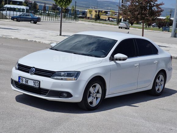 Sahibinden Volkswagen Jetta 1.6 TDi Highline 2013 Model  126.000 km Beyaz