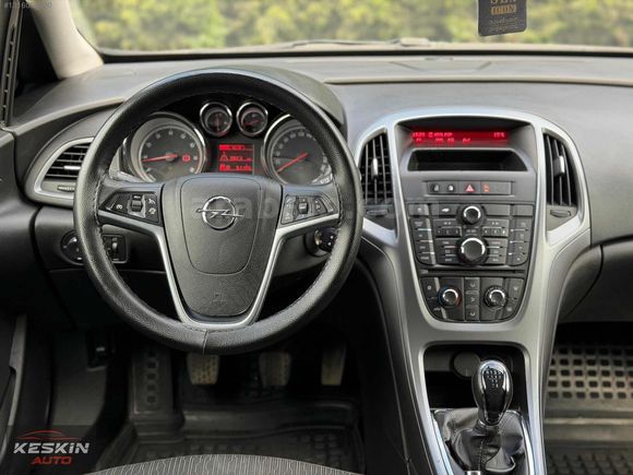 KESKİN AUTO'DAN 2015 OPEL ASTRA 1.6 EDİTİON DEĞİŞENSİZ