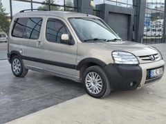 Araç ilk günkü temizlikte  Peugeot Partner 1.6 HDI Adventure 2012 Model Gaziantep