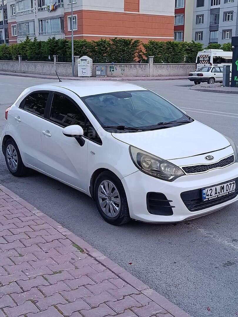 Sahibinden Kia Rio 1.4 CRDi Comfort 2016 Model Konya 207.000 km Beyaz 7