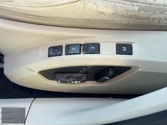 2017 MODEL VOLVO V40 1.5 INSCRİPTİON 152HP CAM TAVAN