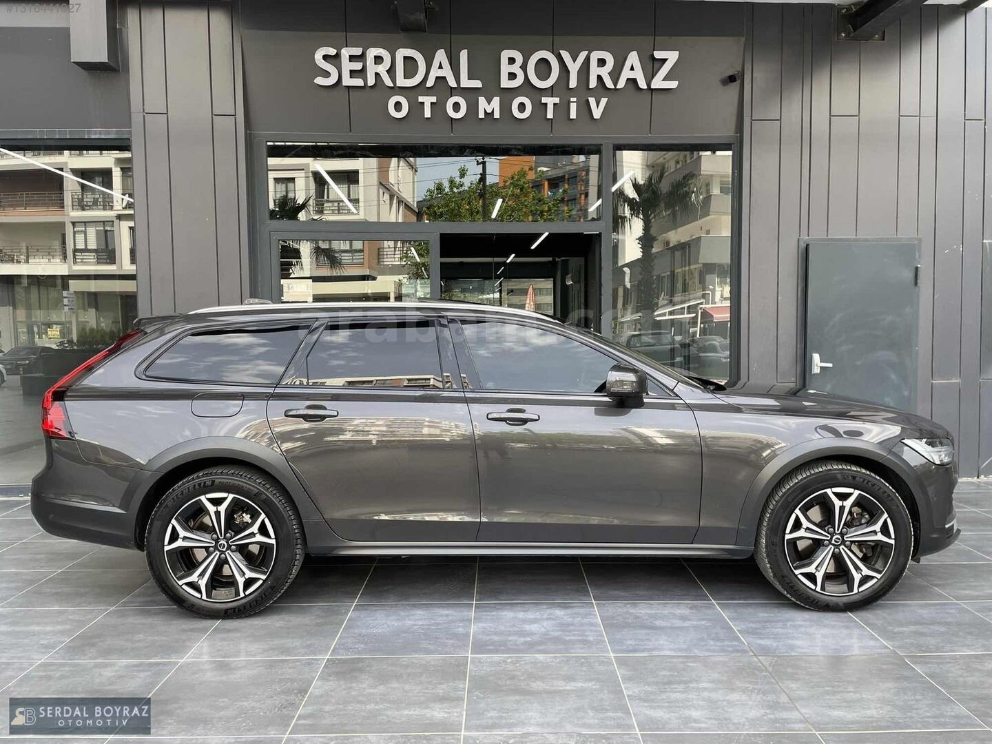 Galeriden Volvo V90 Cross Country 2.0 B6 Ultimate Bright 2023 Model İzmir 90.000 km Gri 6