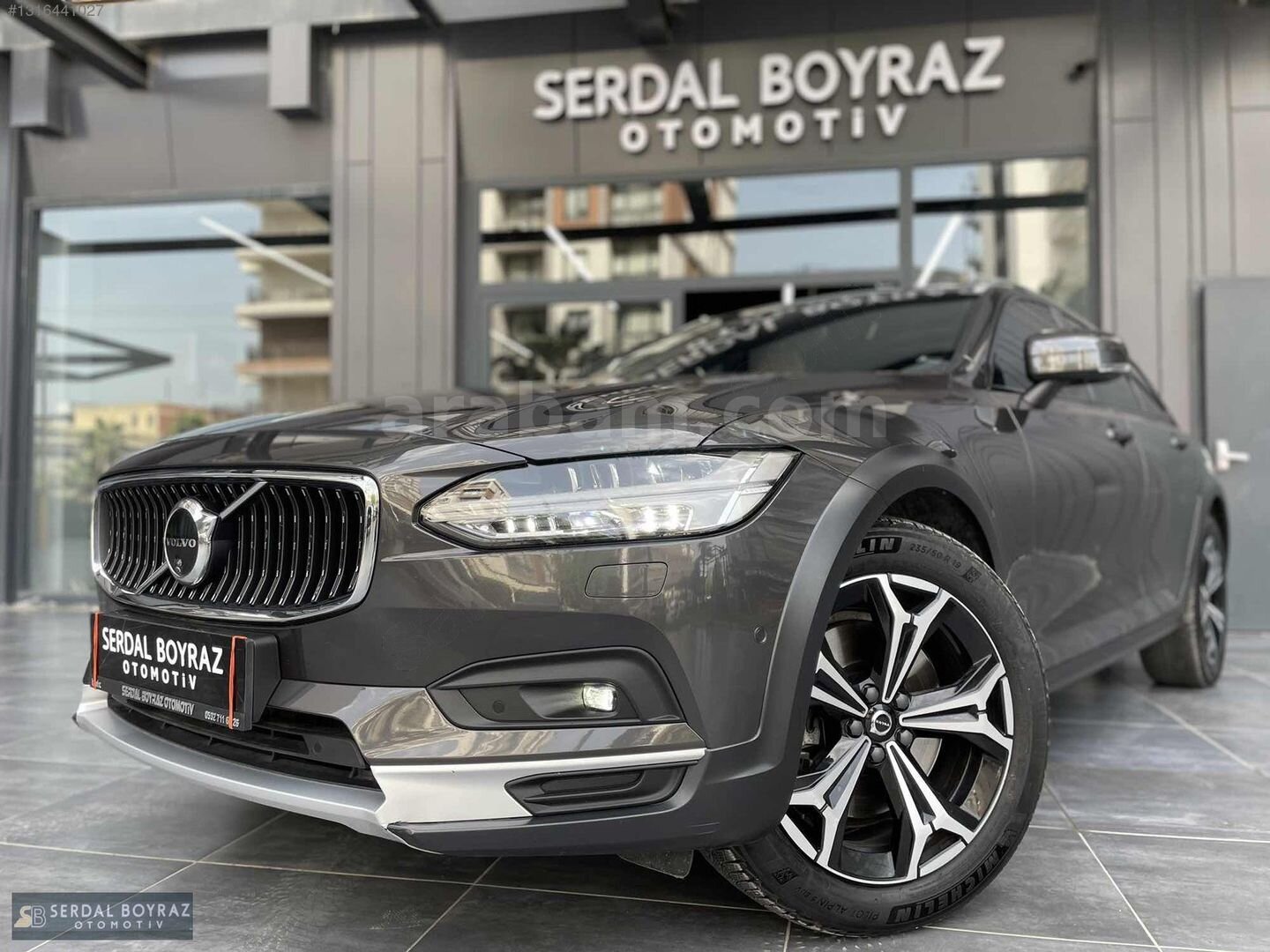 Galeriden Volvo V90 Cross Country 2.0 B6 Ultimate Bright 2023 Model İzmir 90.000 km Gri 4