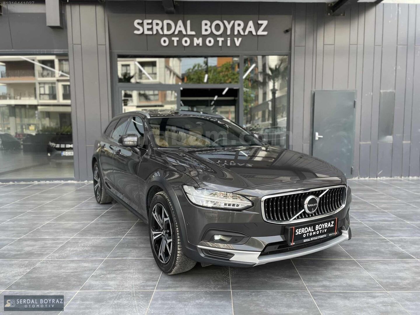 Galeriden Volvo V90 Cross Country 2.0 B6 Ultimate Bright 2023 Model İzmir 90.000 km Gri 2