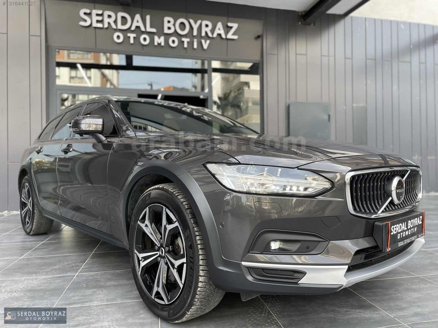 Galeriden Volvo V90 Cross Country 2.0 B6 Ultimate Bright 2023 Model İzmir 90.000 km Gri 3