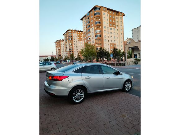2015 DİZEL OTAMATİK ORİJİNAL 81 BİN KM DE MASRAFSIZ BAKIMLI FOCUS