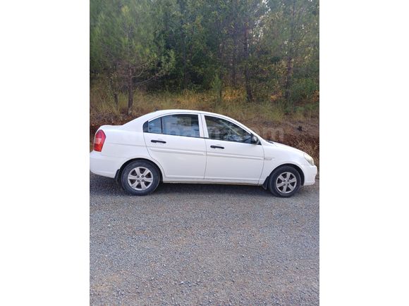Sahibinden Hyundai Accent Era 1.4 Mode 2012 Model  75.300 km Beyaz