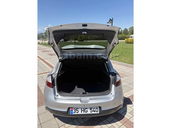 SAHİBİNDEN DEĞİŞENSİZ MEGANE 3 1.5 DİZEL TOUCH PLUS AİLE ARACI